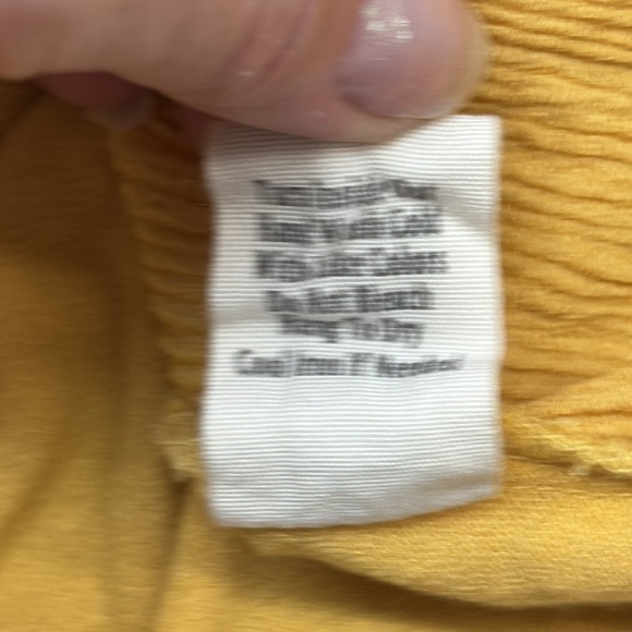 Flower & Feather Scoop Neck Top. Medium - Picture 10 of 11